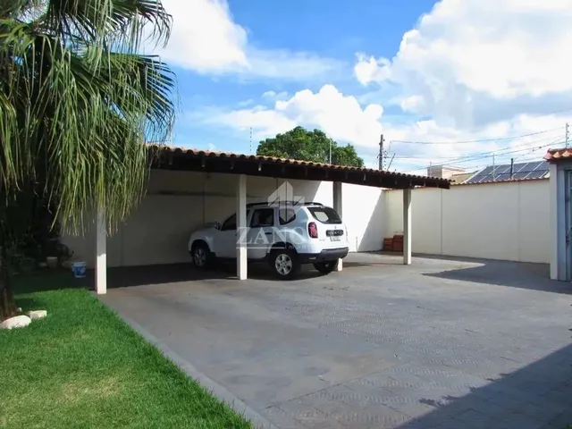 Imagem 14: Sobrado Espaçoso com Piscina em Terreno Privilegiado
