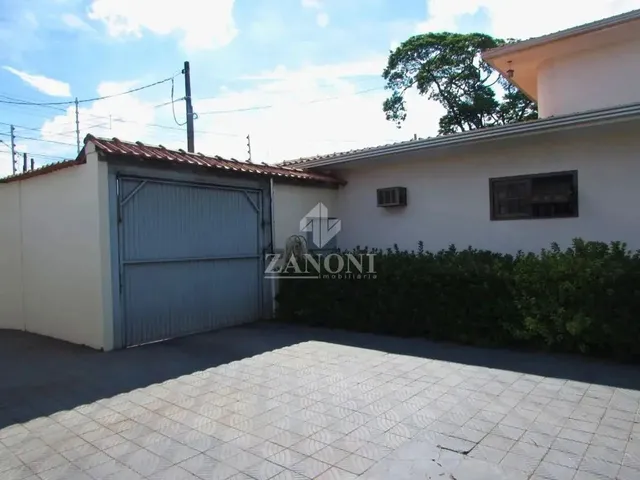 Imagem 16: Sobrado Espaçoso com Piscina em Terreno Privilegiado