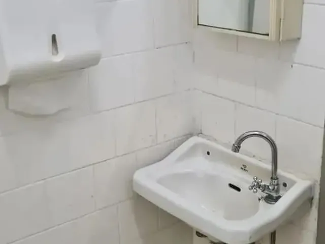 Imagem 11: Imóvel para Aluguel com 30 Metros Quadrados com 1 Quarto em Centro - Rio de Janeiro - Rj
