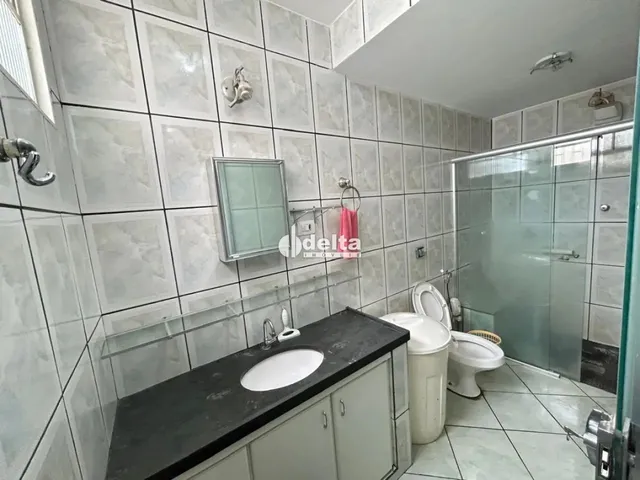 Imagem 2: Casa Residencial Mobiliada com 4 Quartos Sendo 3 Suítes Disponível para Locação No