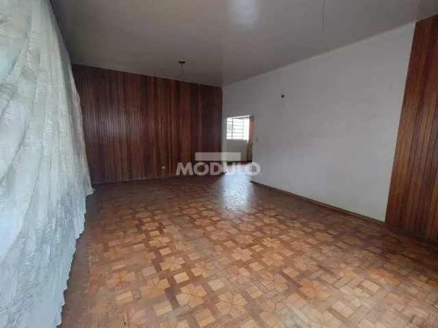 Imagem 14: Casa Comercial / Residencial para Aluguel, 6 Quartos, 1 Suíte, 2 Vagas, Centro