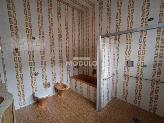 Imagem 16: Casa Comercial / Residencial para Aluguel, 6 Quartos, 1 Suíte, 2 Vagas, Centro