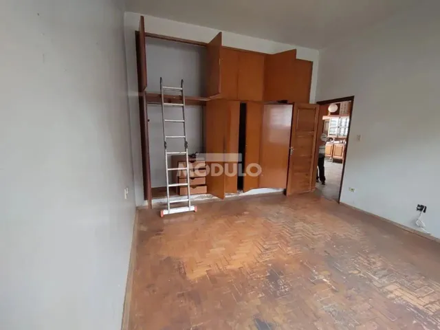 Imagem 13: Casa Comercial / Residencial para Aluguel, 6 Quartos, 1 Suíte, 2 Vagas, Centro