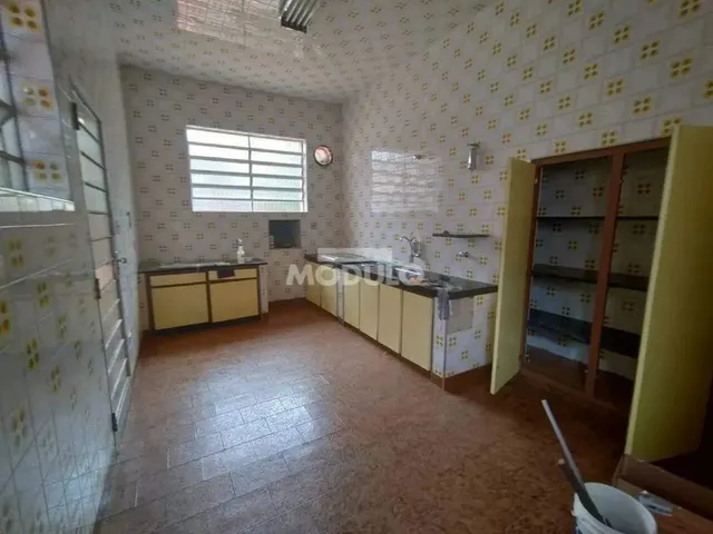 Imagem 10: Casa Comercial / Residencial para Aluguel, 6 Quartos, 1 Suíte, 2 Vagas, Centro