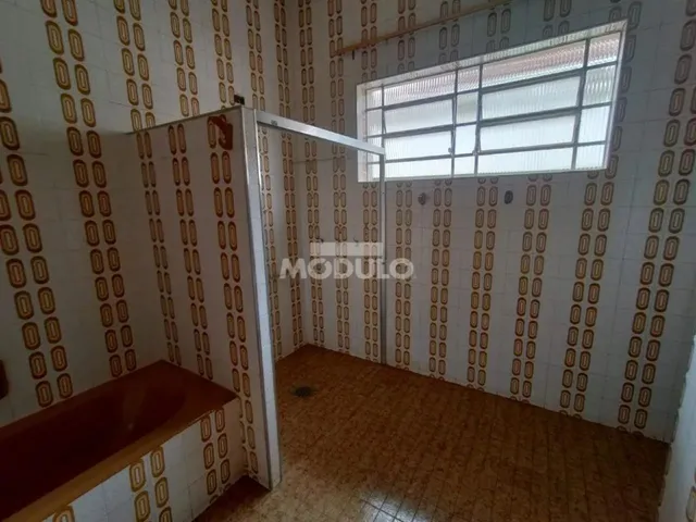 Imagem 12: Casa Comercial / Residencial para Aluguel, 6 Quartos, 1 Suíte, 2 Vagas, Centro