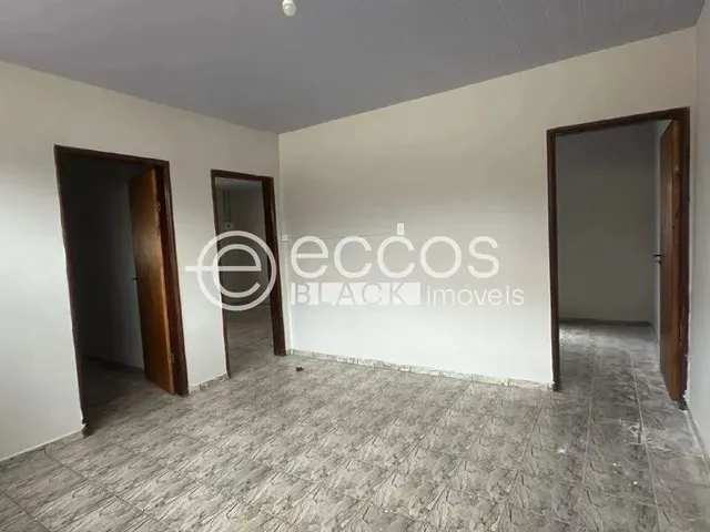 Imagem: Casa para Aluguel, 3 Quartos, 2 Vagas, Centro