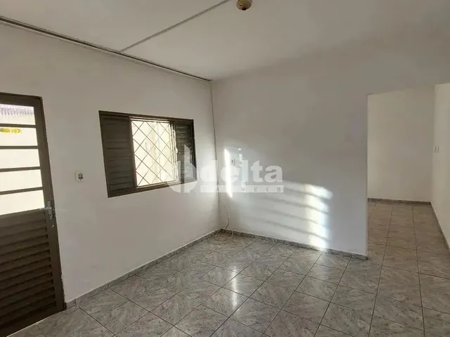 Imagem: Casa Residencial com 2 Quartos Disponível