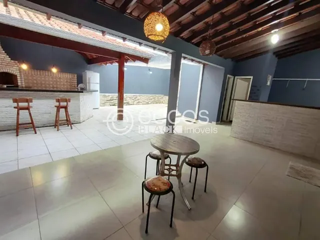 Imagem: Casa para Aluguel, 3 Quartos, 2 Suítes