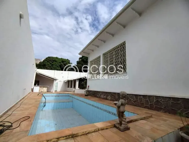 Imagem: Casa para Aluguel, 5 Quartos, 3 Suítes