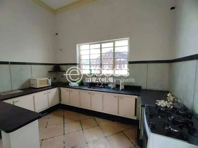 Imagem 16: Casa para Aluguel, 5 Quartos, 3 Suítes, 2 Vagas, Fabrício - Uberaba/Mg