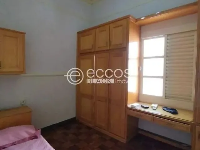 Imagem 2: Casa para Aluguel, 5 Quartos, 3 Suítes, 2 Vagas, Fabrício - Uberaba/Mg