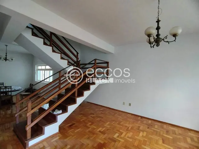 Imagem 12: Casa para Aluguel, 6 Quartos, 1 Suíte, 2 Vagas, Fabrício - Uberaba/Mg
