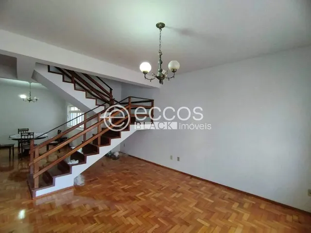 Imagem 14: Casa para Aluguel, 6 Quartos, 1 Suíte, 2 Vagas, Fabrício - Uberaba/Mg