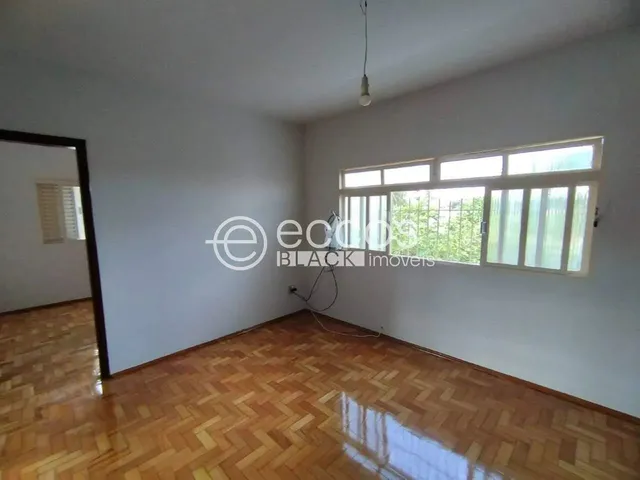Imagem 4: Casa para Aluguel, 6 Quartos, 1 Suíte, 2 Vagas, Fabrício - Uberaba/Mg