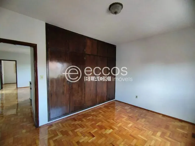 Imagem 3: Casa para Aluguel, 6 Quartos, 1 Suíte, 2 Vagas, Fabrício - Uberaba/Mg