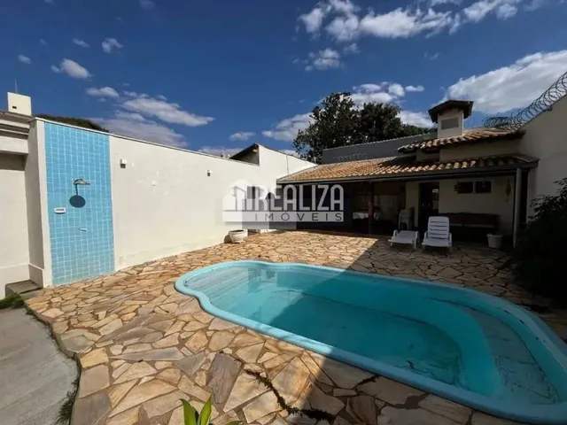 Imagem: Casa com 4 Quarto(S) e 3 Banheiro(S) para
