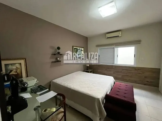 Imagem 4: Casa com 4 Quarto(S) e 3 Banheiro(S) para Alugar, 239 M² por R$ 6178 / Mês
