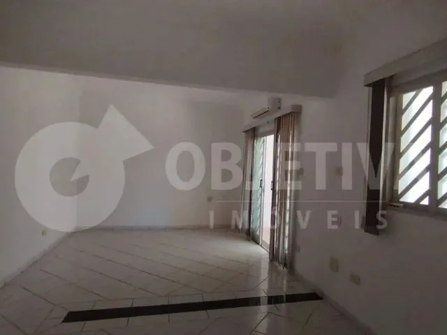 Imagem: Casa para Aluguel, 3 Quartos, 2 Vagas, Osvaldo