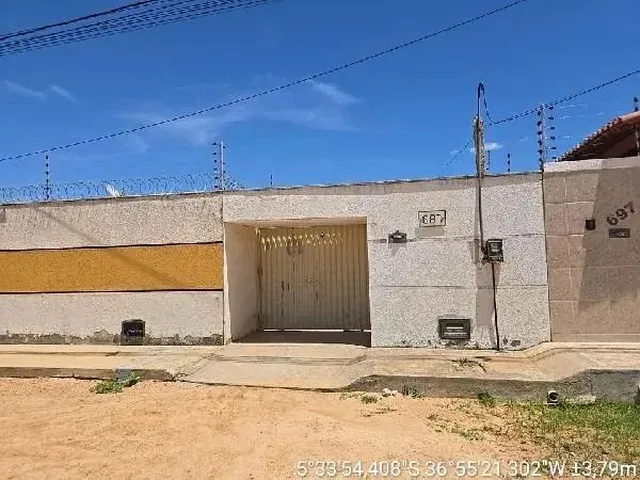 Imagem: A casa possui 3 Dormitórios, 1 Banheiro, 1 Vaga na