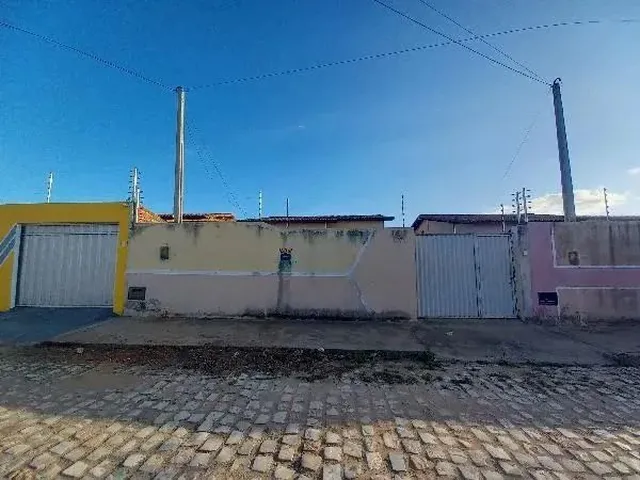 Imagem: A casa possui 2 Dormitórios, 1 Banheiro, 1 Vaga na