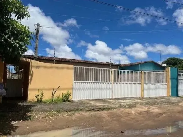 Imagem: A casa possui 2 Dormitórios, 1 Banheiro, 1 Vaga na