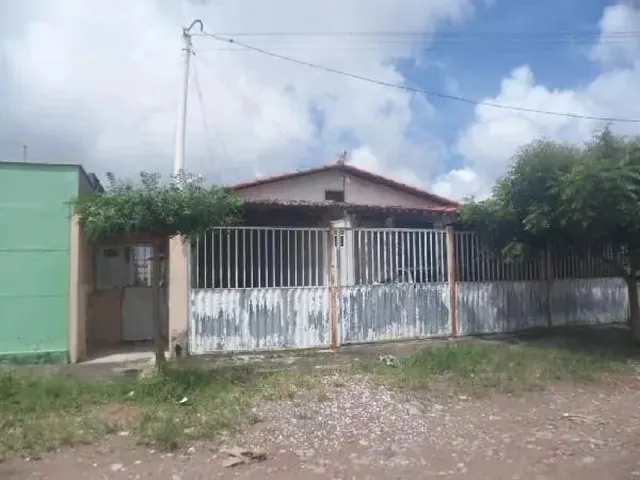 Imagem: A casa possui 2 Dormitórios, 1 Banheiro, 1 Vaga na