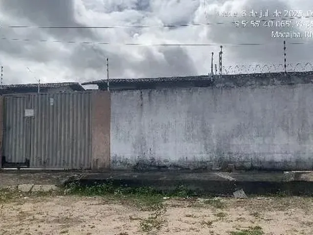 Imagem: A casa possui 2 Dormitórios, 1 Banheiro, 1 Vaga na
