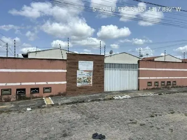 Imagem: A casa possui 2 Dormitórios, 1 Banheiro, 1 Vaga na