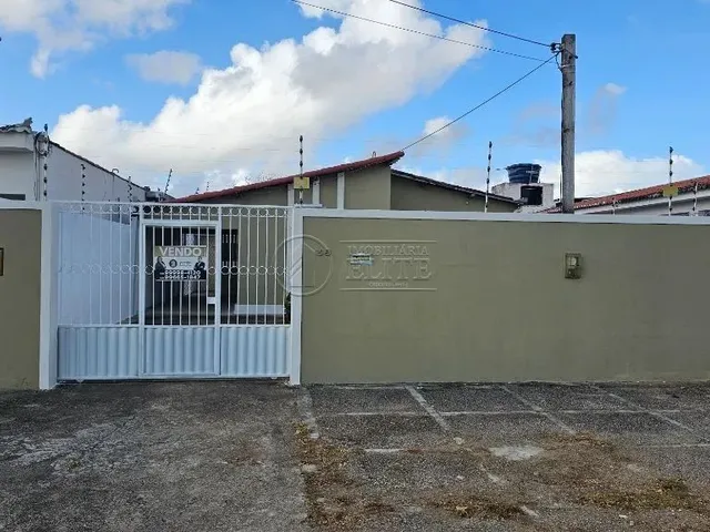 Imagem: Casa com 4 Quartos para Venda na Cohabinal