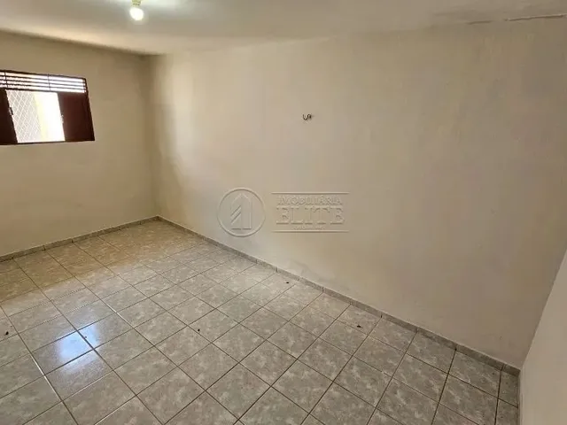 Imagem 15: Casa com 4 Quartos para Venda na Cohabinal