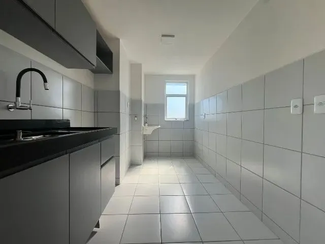 Imagem: O apartamento possui 2 Dormitórios, 1 Banheiro, 1 Vaga na