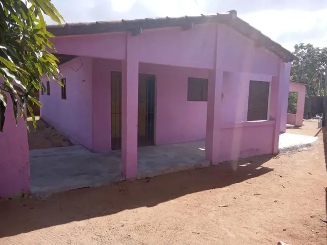 Imagem: Vendo Duas Casas Uma Grande Acompanha Uma