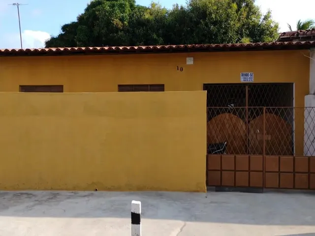Imagem: A casa possui 2 Dormitórios, 1 Banheiro, 1 Vaga na