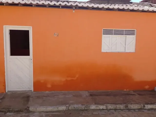 Imagem: A casa possui 2 Dormitórios, 1 Banheiro e está localizado