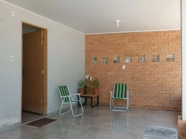 Imagem: A casa possui 3 Dormitórios, 1 Suíte, 2 Banheiros, 3
