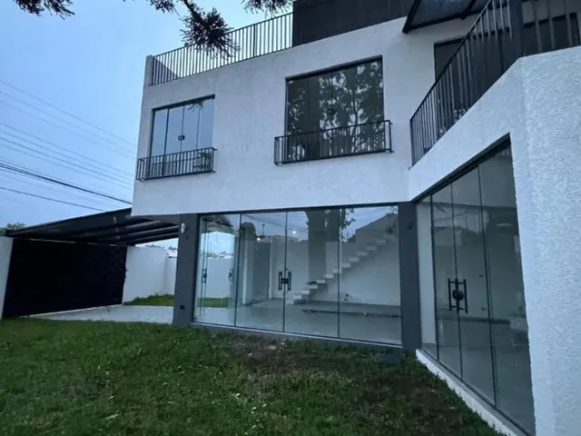 Imagem 1: Oportunidade Mês de Dezembro Sobrado de 3 Quartos, com Amplo Quintal, no Bairro Alto
