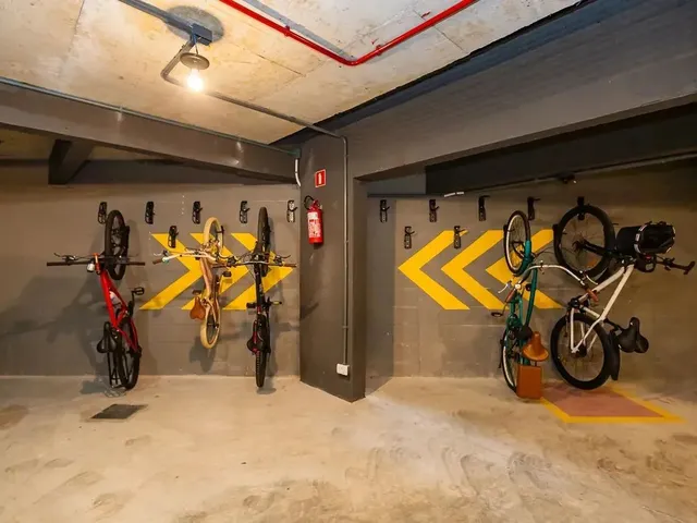 Imagem 16: Imóvel para Venda com 75 Metros Quadrados com 3 Quartos em Tarumã - Curitiba - Pr
