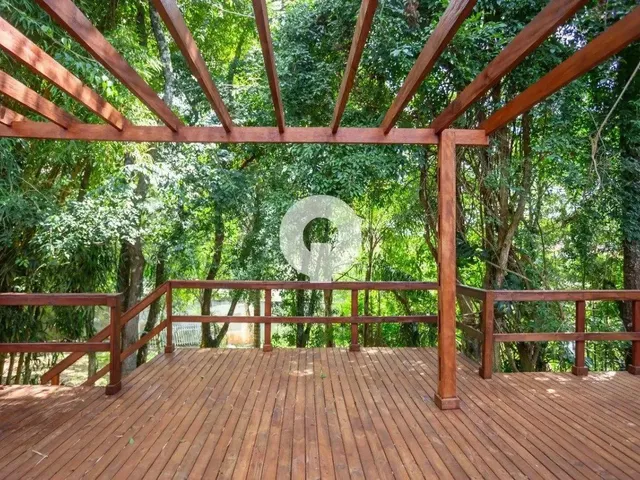 Imagem: Casa Ensolarada À Venda - 3 Suítes e Terreno