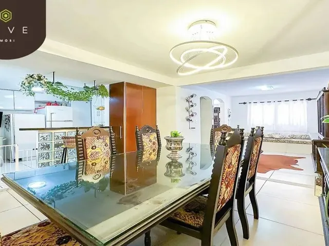 Imagem 3: Sobrado Espaçoso com 03 Quartos, Sendo 01 Suíte, 03 Vagas de Garagem no Tarumã!