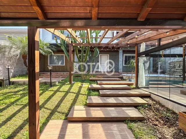 Imagem: Excelente Casa com 4 Dormitórios 2 Suítes