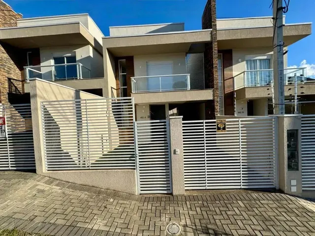 Imagem 4: Sobrado no Bairro do Pilarzinho com 180M², 4 Dormitórios ( Sendo 2 Suítes ) e 3 Vagas