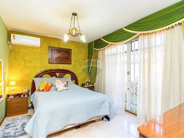 Imagem 9: Valor Abaixo de Mercado: Casa Térrea com 380M²Úteis, com 5 Quartos e 6 Vagas no Bairro