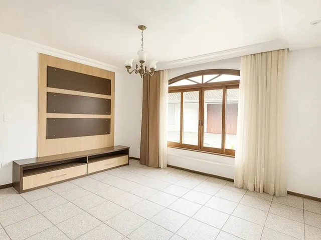 Imagem 15: Casa À Venda, 4 Quartos, 2 Suítes, 3 Vagas Cobertas no Bacacheri, Curitiba Paraná