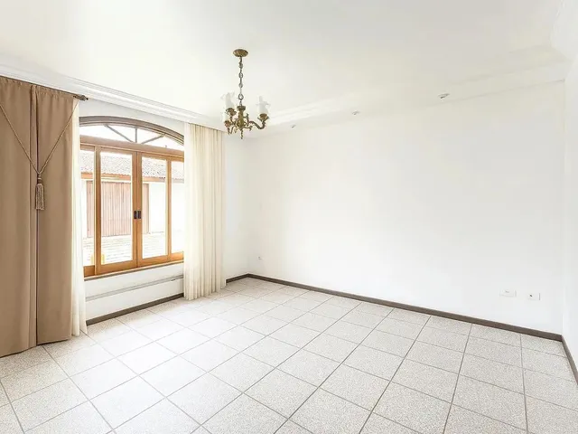 Imagem 7: Casa À Venda, 4 Quartos, 2 Suítes, 3 Vagas Cobertas no Bacacheri, Curitiba Paraná