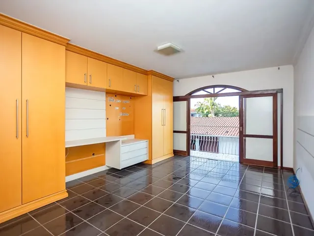 Imagem 3: Casa À Venda, 4 Quartos, 2 Suítes, 3 Vagas Cobertas no Bacacheri, Curitiba Paraná