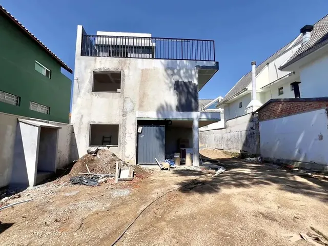 Imagem: Lindo Sobrado/Triplex Novo À Venda em Curitiba