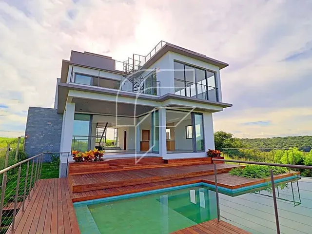 Imagem: Casa a Venda com 4 Quartos Exclusiva no