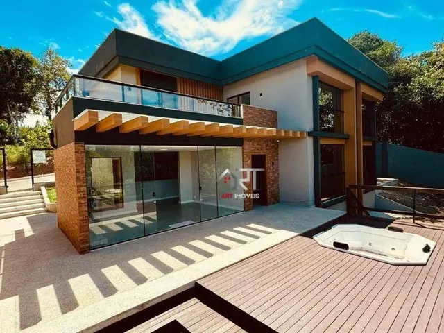 Imagem: Casa com 4 Dormitórios À Venda por R$