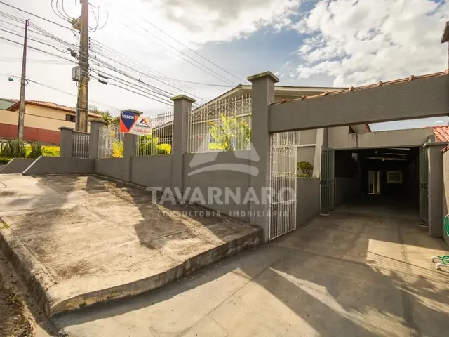 Imagem: Imóvel de Esquina, Contendo 2 Residências