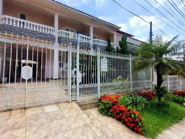Imagem: Casa com 4 Quartos À Venda, 344 M² por